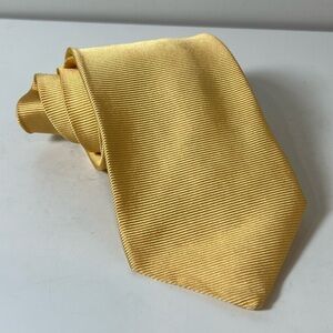 Brooks Brothers Silk Woven in England Made in USA Elegant Yellow Textured Tie
